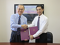 Prof. Fok Tai-fai, Pro-Vice-Chancellor of CUHK and Prof. Wei Donghai, Vice-President of Guangzhou Medical University renews the university-wide agreement between the two parties